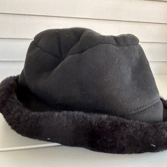 Surell Black Shearling Bucket Hat - Picture 4 of 6